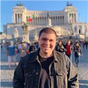 Laureato nella facoltà di  Lettere e Filosofia  impartisce lezioni di italiano a studenti di elementari, medie e superiori